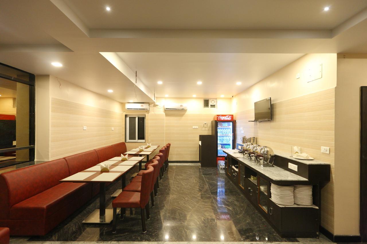 Oyo 15115 Hotel Ramcharan Residency Tirupati Buitenkant foto