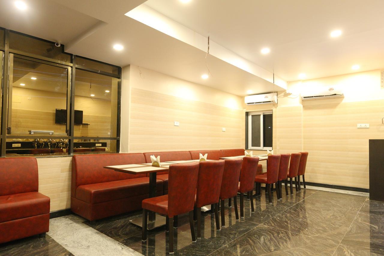 Oyo 15115 Hotel Ramcharan Residency Tirupati Buitenkant foto