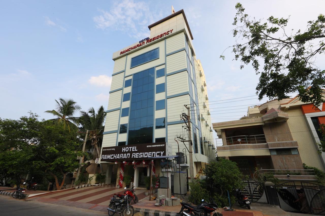 Oyo 15115 Hotel Ramcharan Residency Tirupati Buitenkant foto